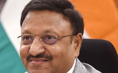 CEC walks to remotest polling station of Uttarakhand