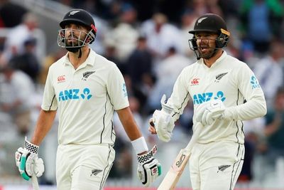 New Zealand duo eye hundreds after rain delay in 1st Test against England