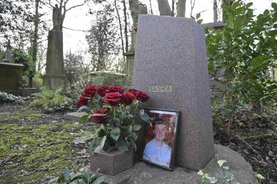 Accused Russian poisoner dies of Covid