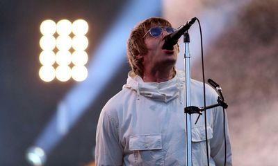 Liam Gallagher review – Knebworth return shows Britpop isn’t timeless