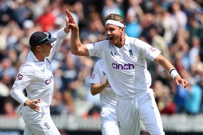 New Zealand collapse leaves England needing 277 to win 1st Test