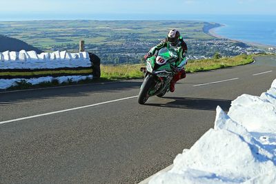 Isle of Man TT: Hickman dominates for Superbike win