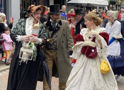 Hundreds dress in Dickensian period costume to mark Queen’s Platinum Jubilee