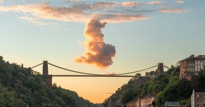 Cloud shaped like Britain appears at iconic UK site during Jubilee holiday