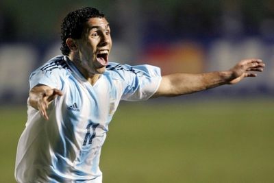 Argentina forward Tevez announces retirement