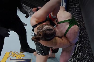 UFC Fight Night 207 video: Erin Blanchfield submits JJ Aldrich with standing choke