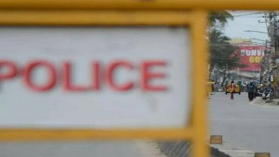 Maharashtra: Car occupants open fire at eatery owner in Pune