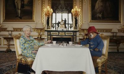 Paddington Bear takes tea – and marmalade – with Queen in jubilee video