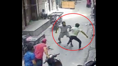 Youth beaten to death in public view, brothers held in Delhi