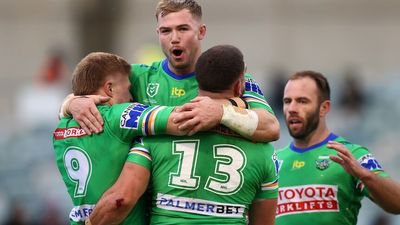 Canberra Raiders beat Sydney Roosters 22-16 to close gap on top eight with upset win