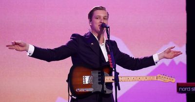 George Ezra censors 'dying' lyric from song on stage at Party at the Palace