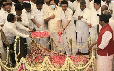 Stalin pays tributes to Quaid-E-Millat