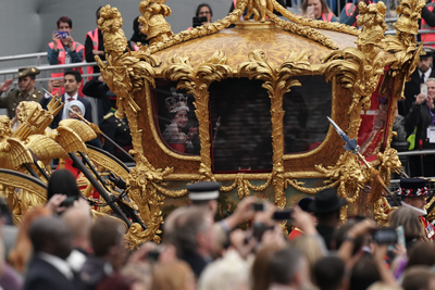 Crowds wave to 'hologram' Queen in golden carriage during £15m Jubilee parade