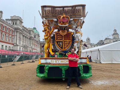 Rival carnival clubs join together to create float for Platinum Jubilee Pageant