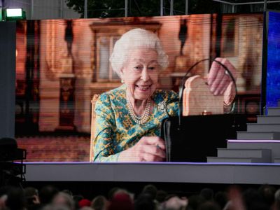 Paddington Bear joins Queen Elizabeth II for tea at Buckingham Palace