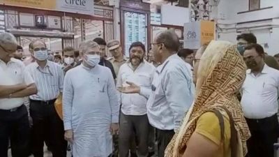 Mumbai: Railway minister visits Western Railway control room, interacts with passengers on cleanliness, train punctuality