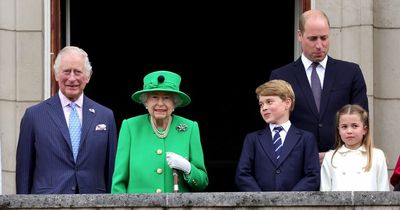 Queen joins her heirs Charles, William and George on balcony in grand Jubilee finale