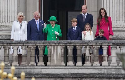 Queen makes Buckingham Palace balcony appearance as Jubilee celebrations end
