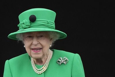 Queen wears green as Platinum Jubilee celebrations conclude