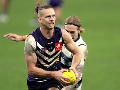 Nat Fyfe to mask up after brush with fans