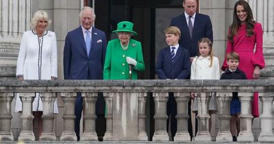 The Queen's surprise Platinum Pageant balcony appearance leaves TV viewers emotional