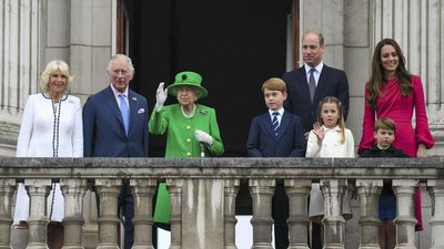 Queen graces balcony to conclude Jubilee