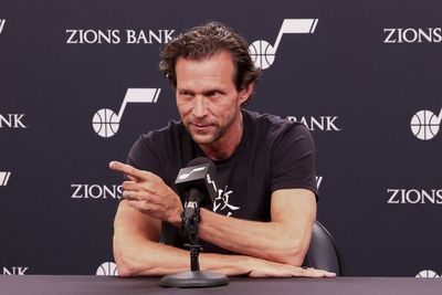 Quin Snyder steps down as Jazz head coach