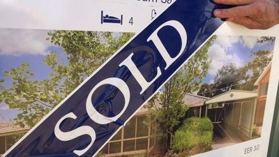 Gold Coast property market cools as auctions slow down, houses spend more time on market