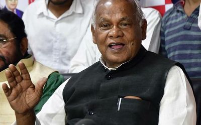 Manjhi complains of 'suffocation' in NDA