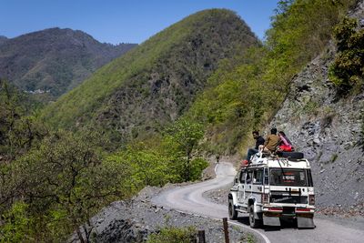 Many dead after pilgrim bus falls into gorge in northern India