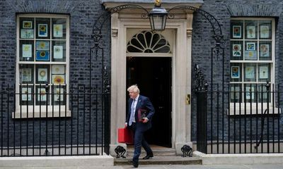 Boris Johnson no-confidence vote: prime minister wins by 211 to 148 but 40% of Tory MPs fail to back him – as it happened