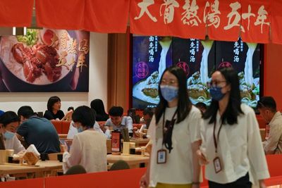 Beijing reopens restaurants as new COVID-19 cases drop