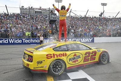 NASCAR Cup Gateway: Logano outduels Busch to win inaugural race