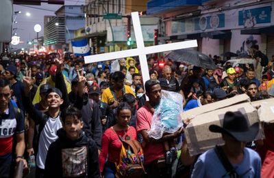 Migrant caravan sets out in southern Mexico