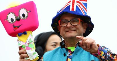 Timmy Mallett praised Dumbarton Castle as he cycled through town to make Queens Platinum Jubilee