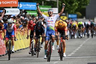 Frenchman Vuillermoz grabs Dauphine stage and race lead