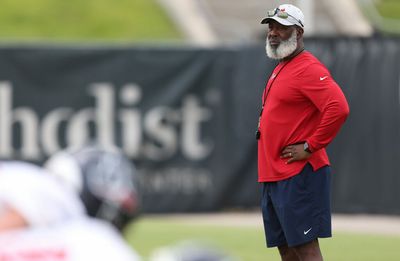 Texans’ Lovie Smith lumped in with average coaches in Pro Football Focus rankings