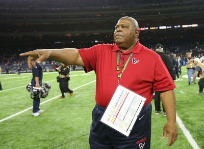 Former Texans defensive coordinator, interim coach Romeo Crennel retires