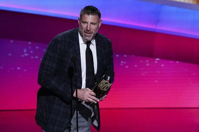 Titans’ Mike Vrabel lands in top 10 of PFF’s head coach rankings