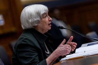 Russia sanctions U.S. Treasury and energy secretaries, defence and media executives
