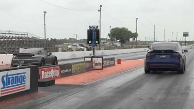 Porsche 911 Turbo S Races Tesla Model X Plaid Packed With Six People