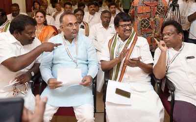 Important for cadre to undertake field work, reach out to people, say Congress leaders