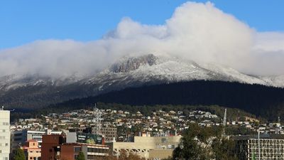 BOM predicts snow down to 300 metres in Hobart as part of chilly start to winter