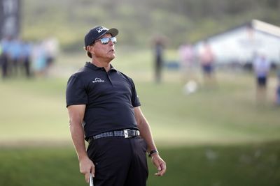 Phil Mickelson makes statement, will join other mostly mediocre golfers in LIV Golf’s first event