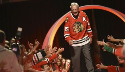 Eric Nesterenko, longtime Blackhawks forward, dies at 88