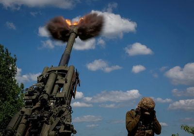 Fighting rages in fierce battle for Ukraine's east