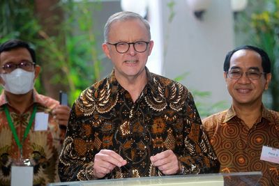 Australian leader visits Indonesia's Makassar to deepen ties