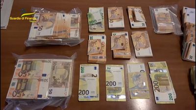 Italian police hit Colombian drug gang, seize tonnes of cocaine