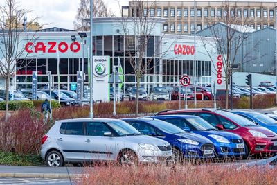 Car dealer Cazoo announces 750 jobs in £200m cost-cutting plan