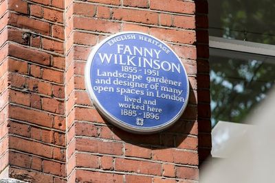 Gardeners’ World host unveils blue plaque for first female landscape gardener